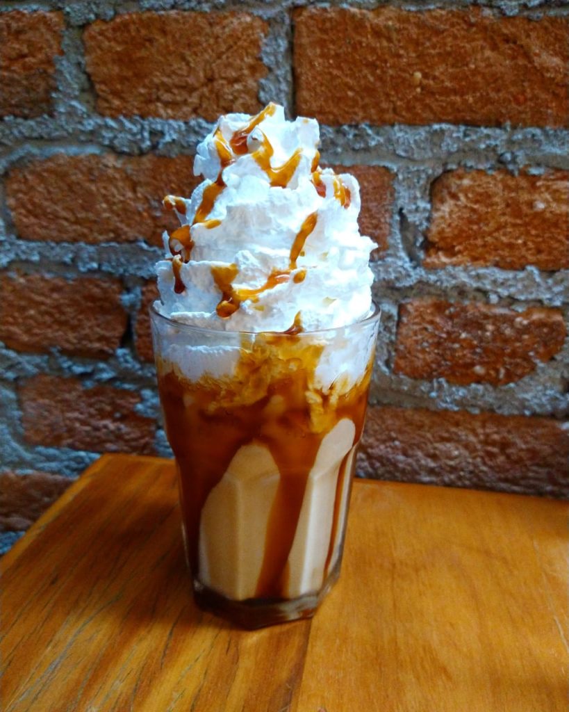 Caramel Frappé Coffee Lounge