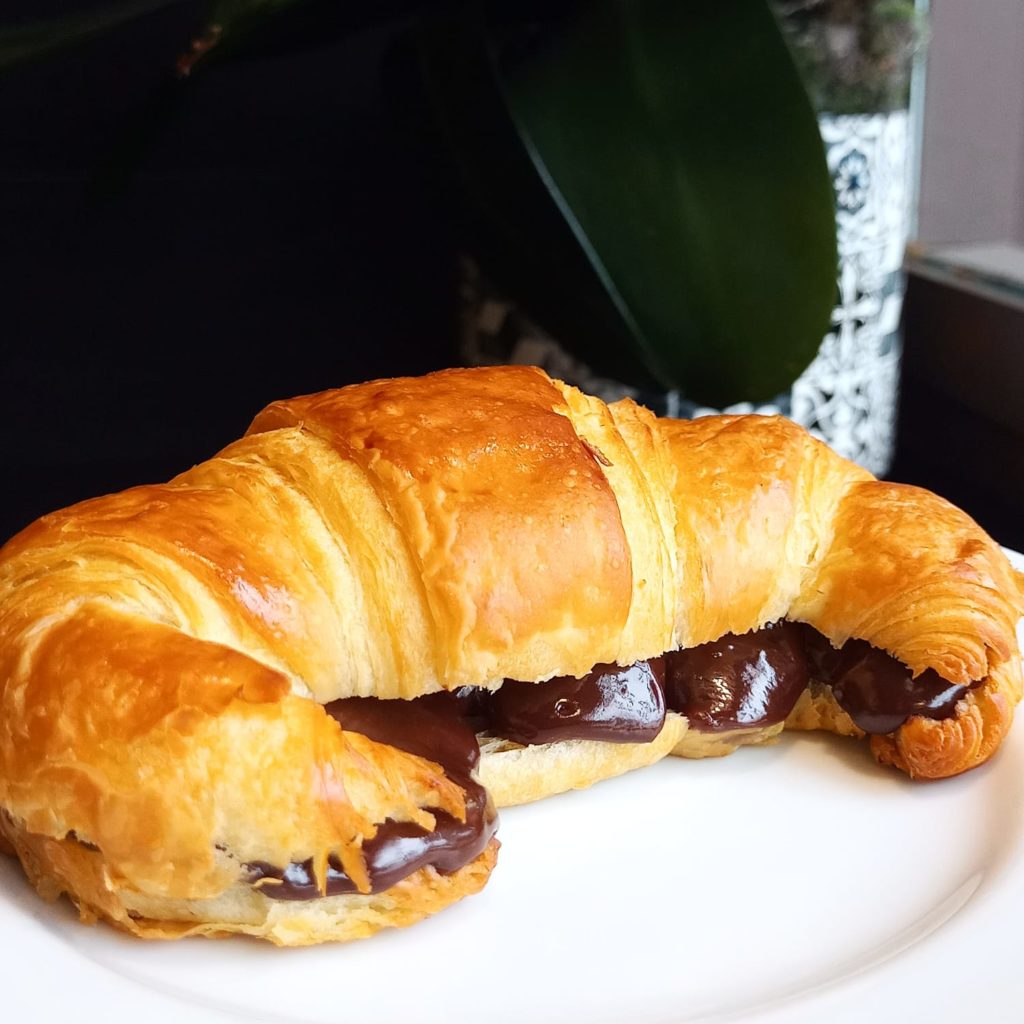 Croissant recheado com ganache Coffee Lounge